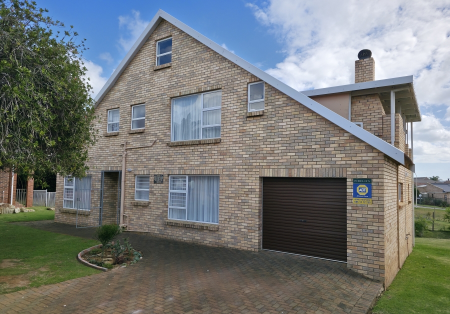 5 Bedroom Property for Sale in Wavecrest Eastern Cape